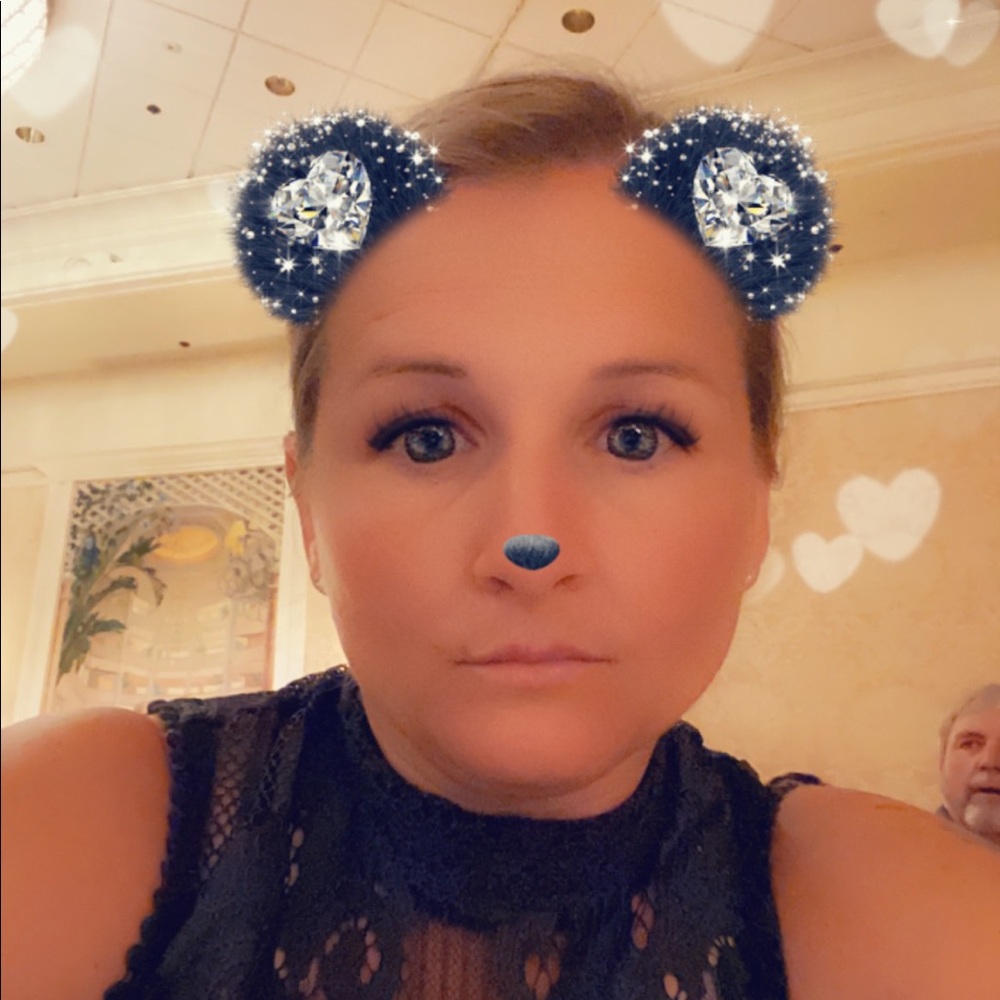 Meet your Posher, Crystal